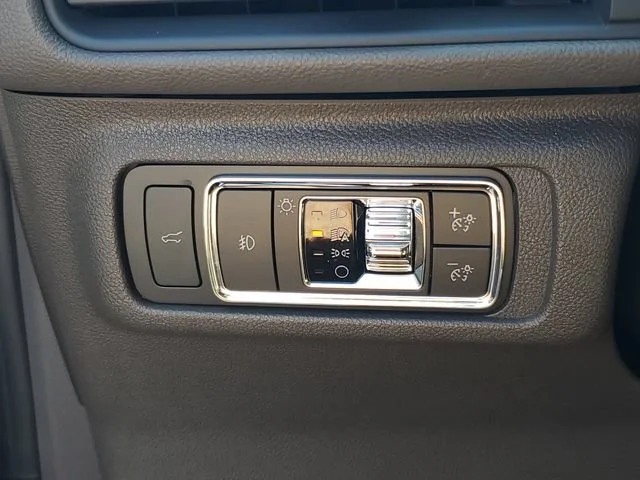 Used 2020 White Lincoln Reserve image 21