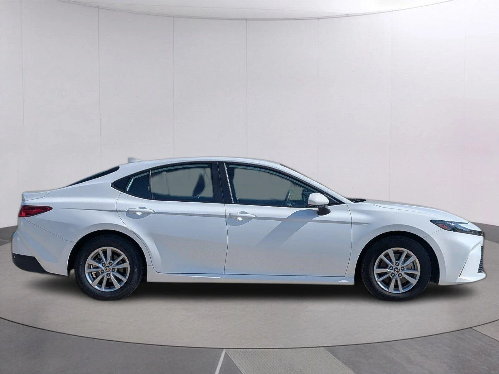 Used 2025 Ice Cap Toyota LE image 7