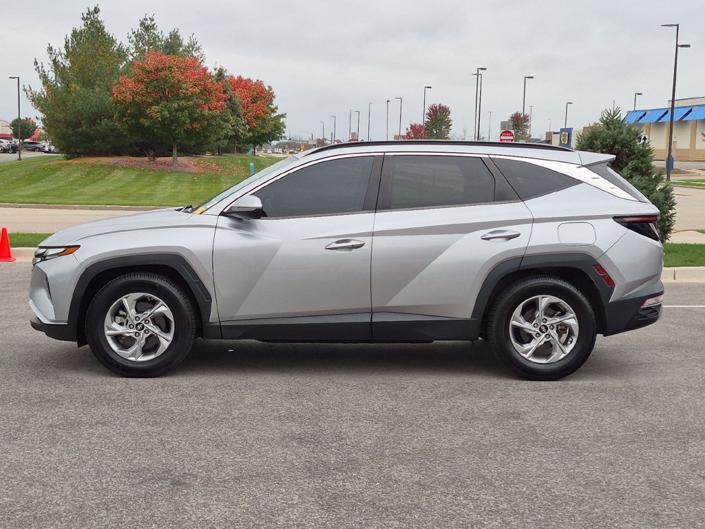 Used 2022 Silver Hyundai SEL image 4