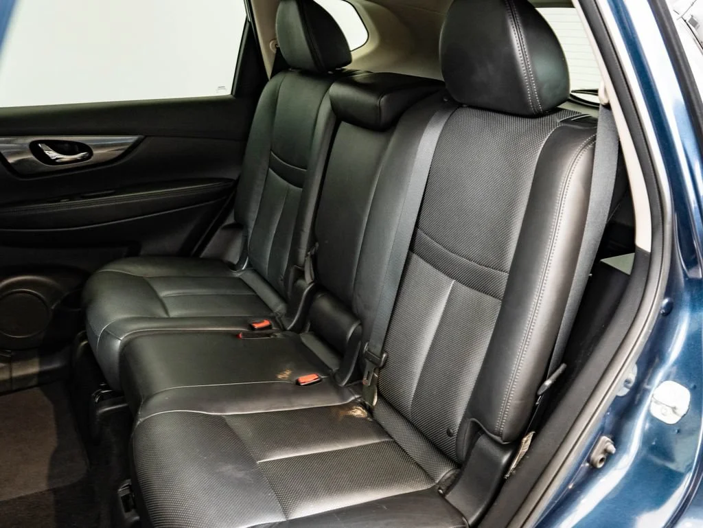 Used 2015 Arctic Blue Metallic Nissan SL image 45