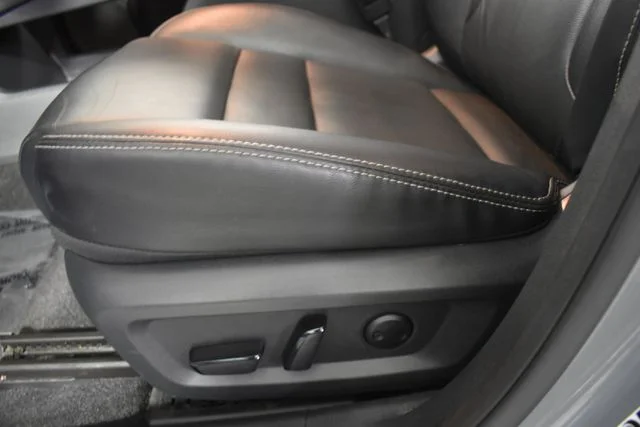 Used 2023 Gray Nissan SL image 12
