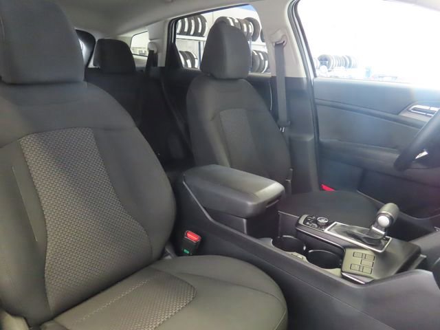 2025 Kia Sportage LX - Photo 6
