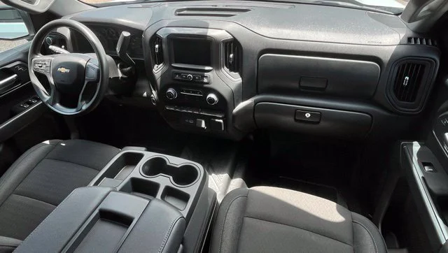 Used 2025 White Chevrolet Custom image 17