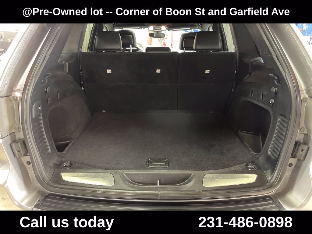 Used 2019 Silver Jeep Limited image 28