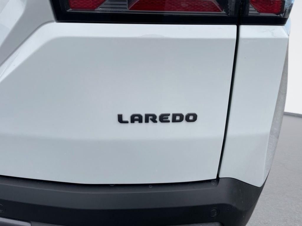 New 2026 Bright White Clear-Coat Exterior Paint Jeep Laredo image 15