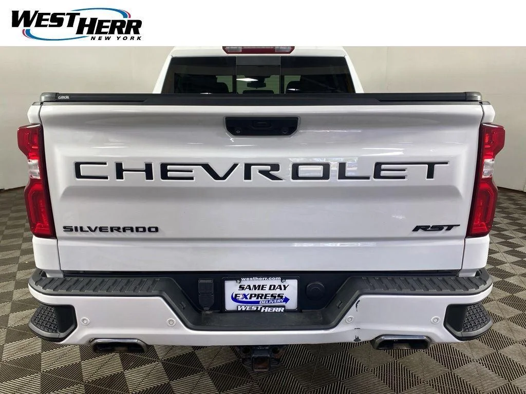 Used 2022 Summit White Chevrolet 4WD Crew Cab Short Bed RST image 20