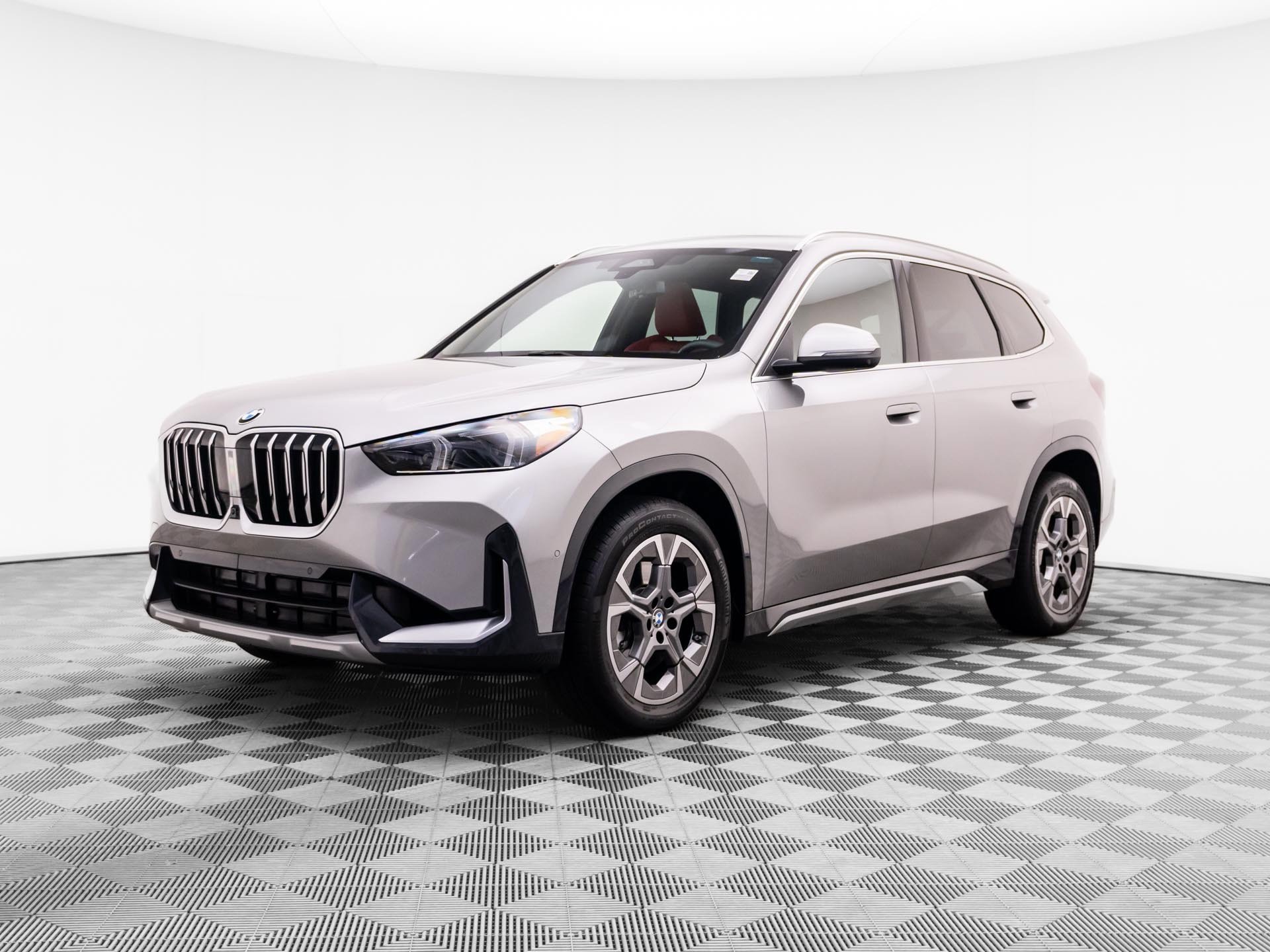 Certified Used 2025 Space Silver Metallic BMW xDrive28i image 1