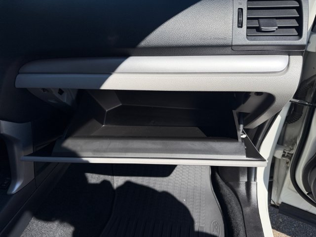 Used 2015 White Subaru 2.5i Premium image 32