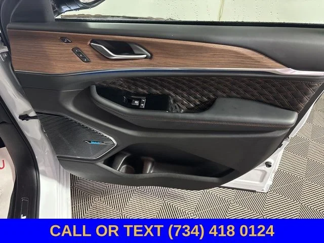 Used 2022 Bright White Clearcoat Jeep Summit image 29
