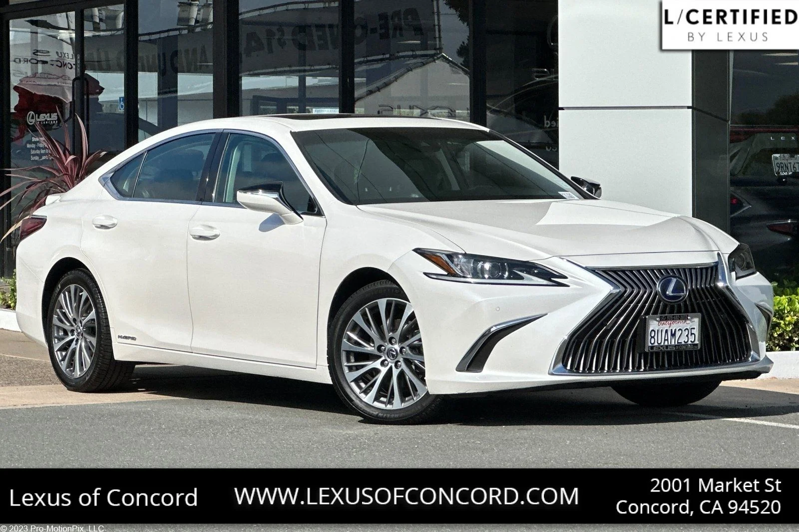 Used 2020 White Pearl Lexus 300h image 1