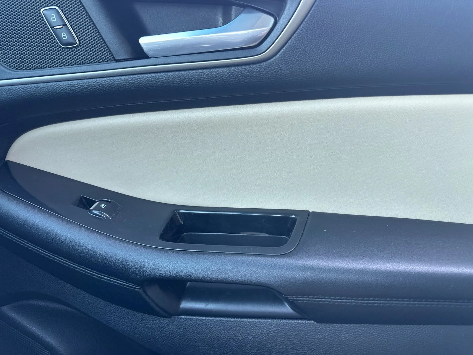 Used 2017 Red Ford SEL image 18