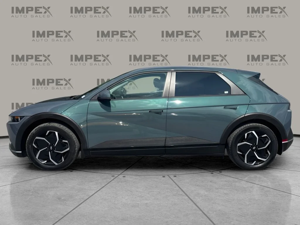 Used 2023 Green Hyundai SEL image 2