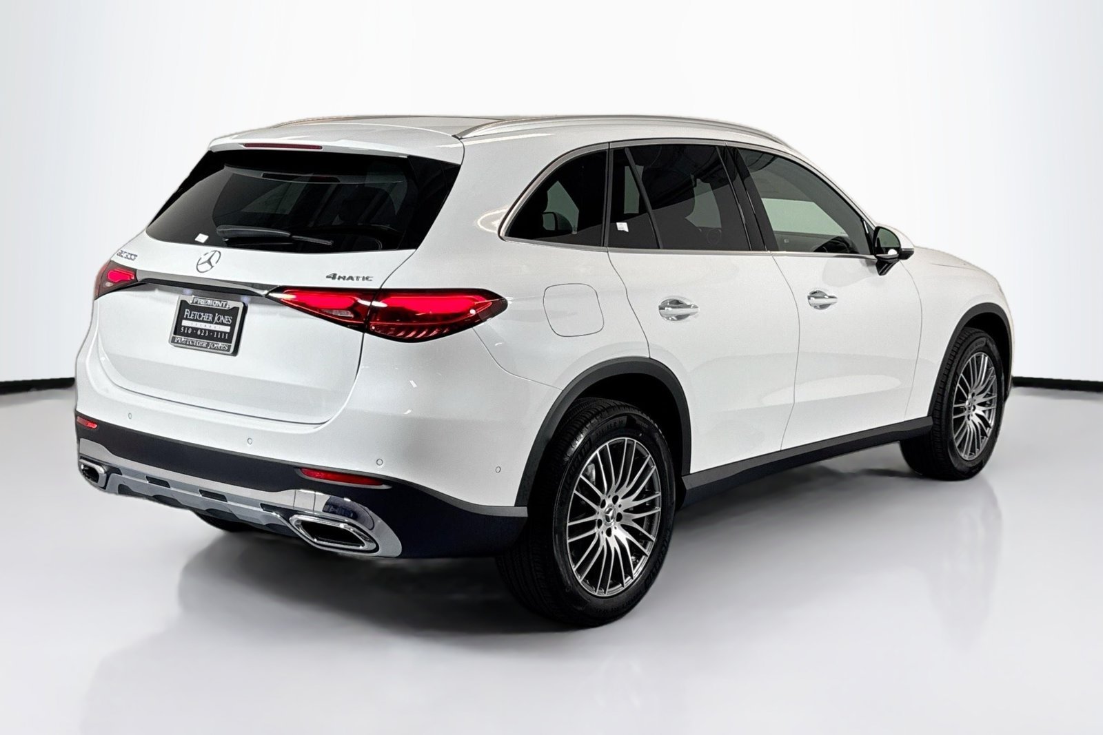 New 2026 MANUFAKTUR Moonlight White Metallic Mercedes-Benz GLC 300 image 5