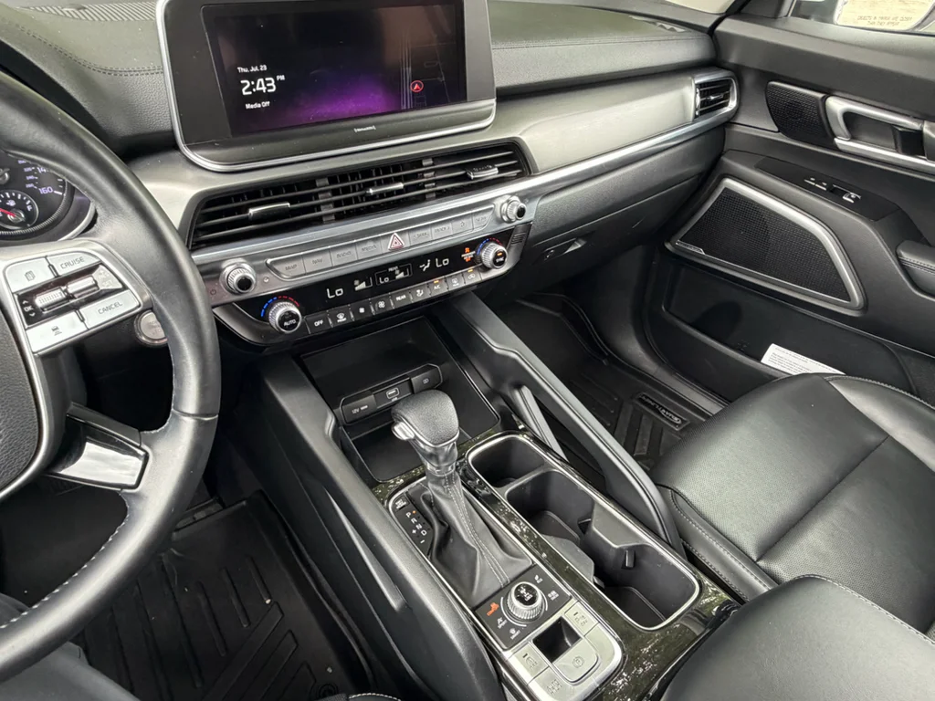 Used 2022 Glacial White Pearl Kia LX image 13