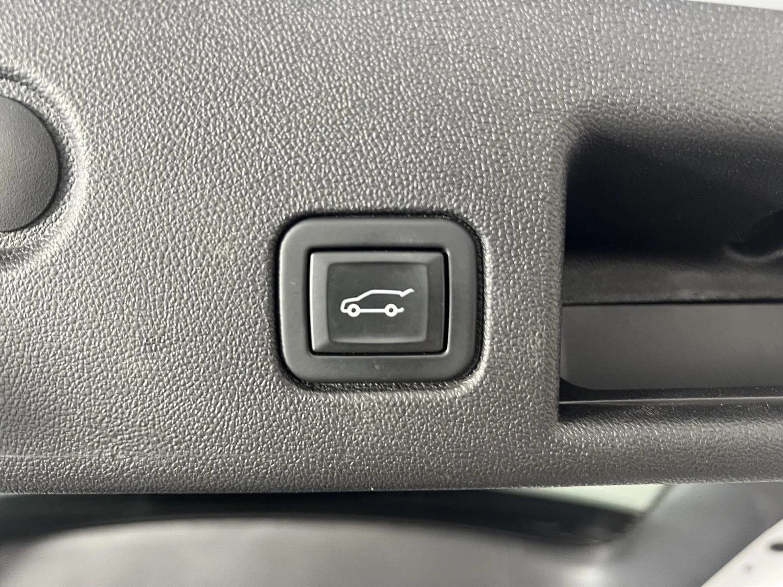 Used 2024 Summit White Chevrolet LT image 21