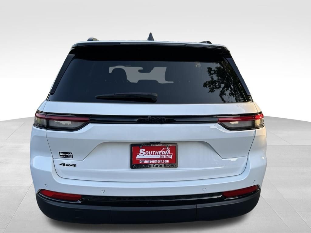 Used 2025 White Jeep Altitude X image 4