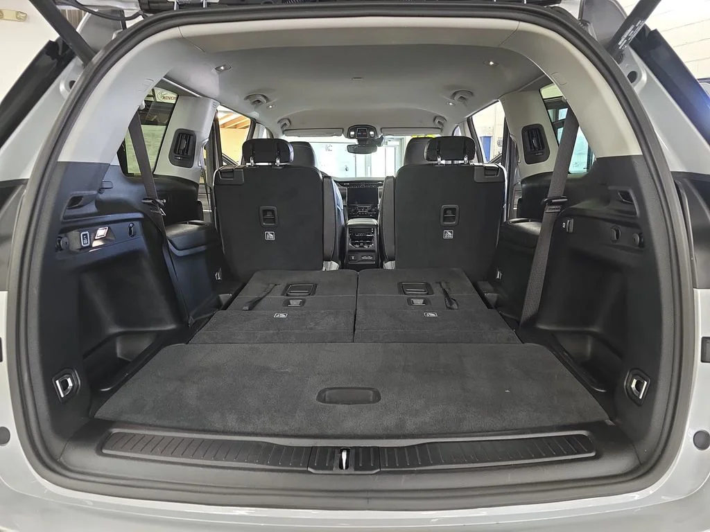Used 2023 Silver Jeep Limited image 14