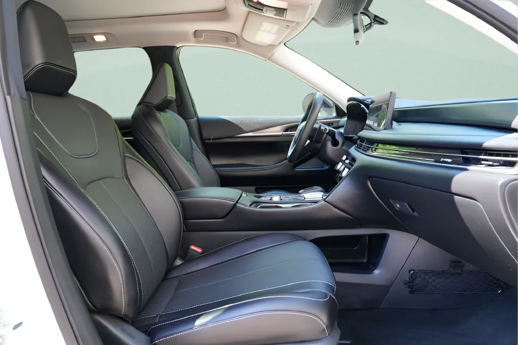 Used 2024 White INFINITI LUXE image 41