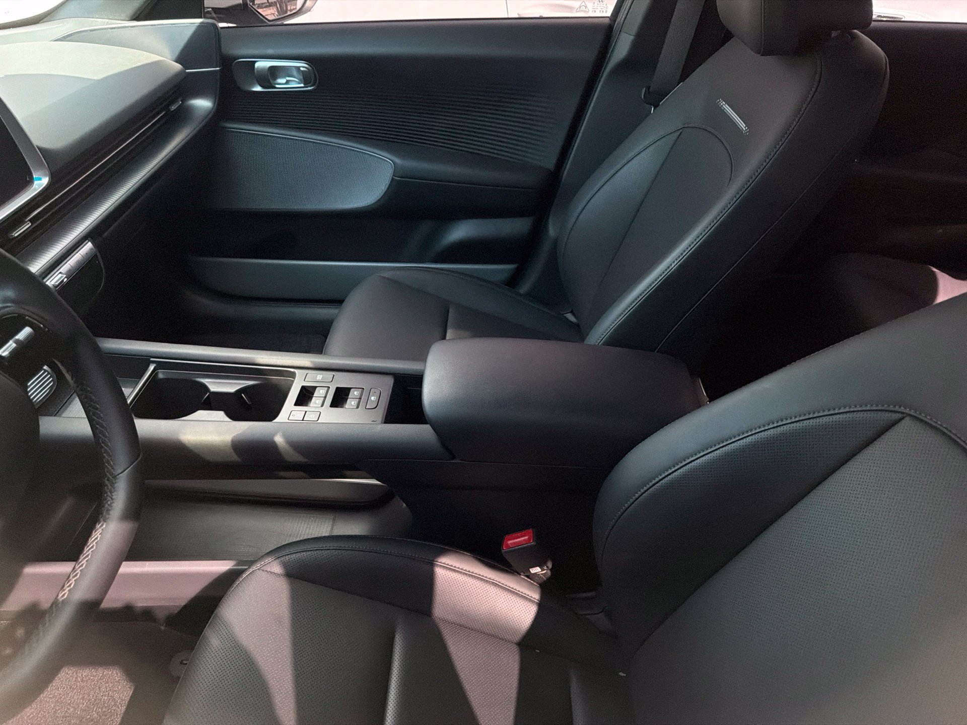 Certified Used 2025 Blue Hyundai SEL image 9