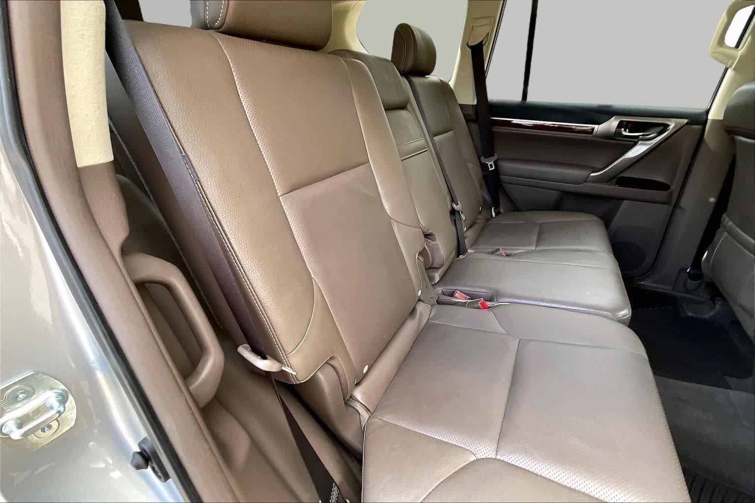 Used 2018 Silver Lining Metallic Lexus Premium image 34