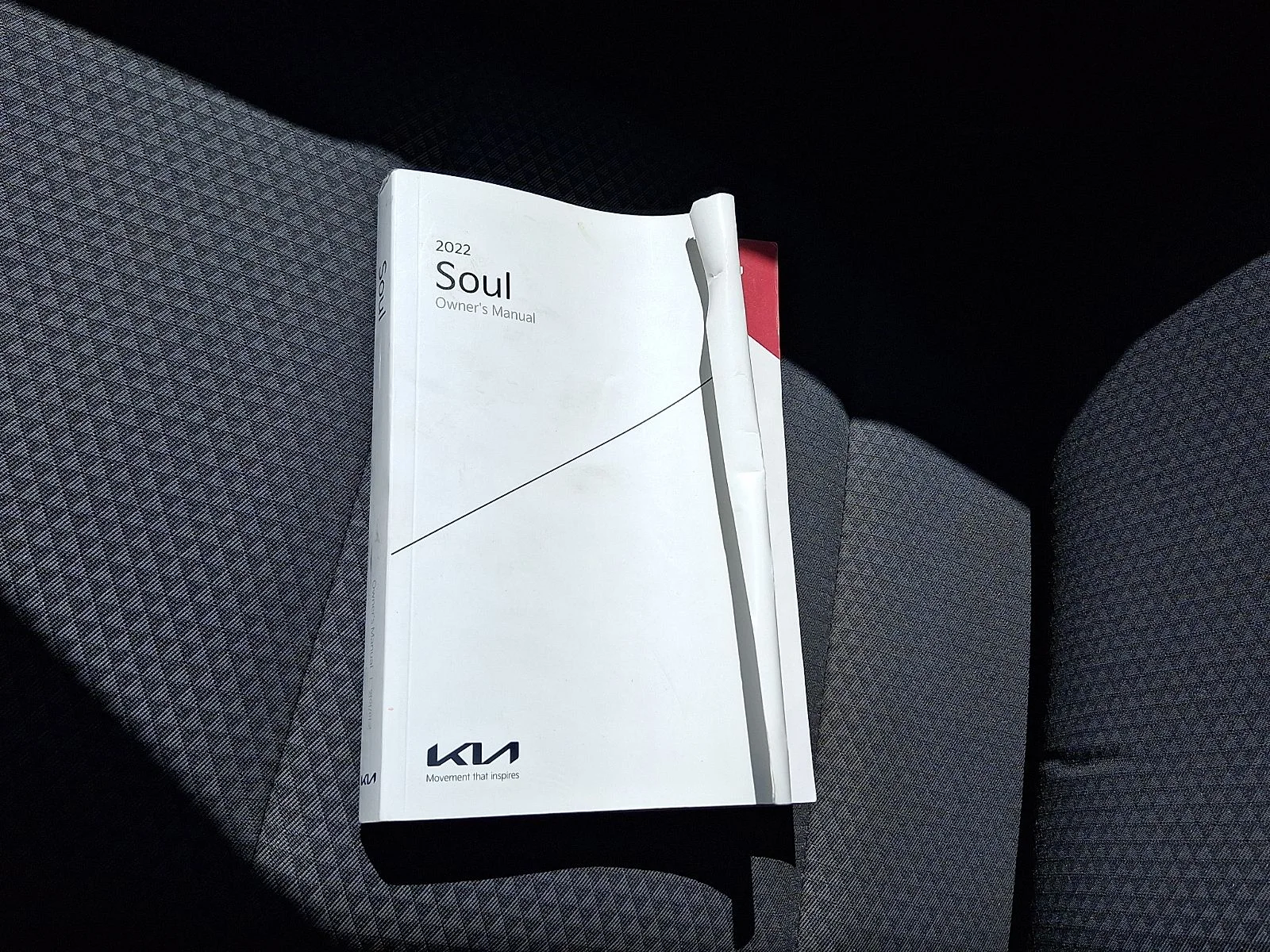 Used 2022 White Kia LX image 24