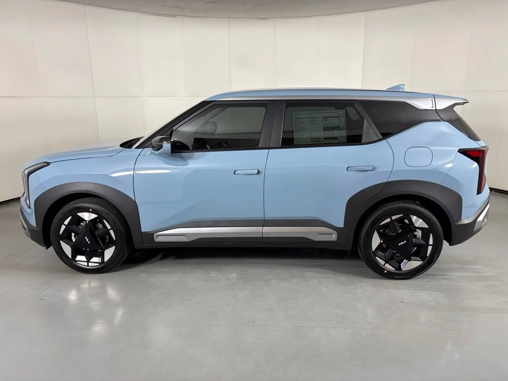 New 2027 Blue Kia S image 5