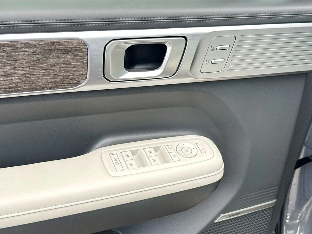 Used 2025 Gray Hyundai Calligraphy image 19