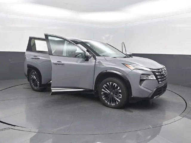 Used 2024 Gray Nissan Platinum image 32