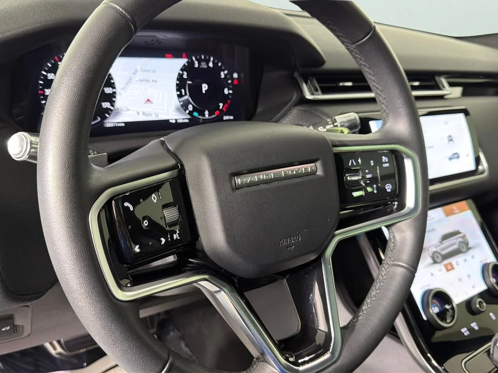 Used 2023 White Land Rover R-Dynamic S image 37