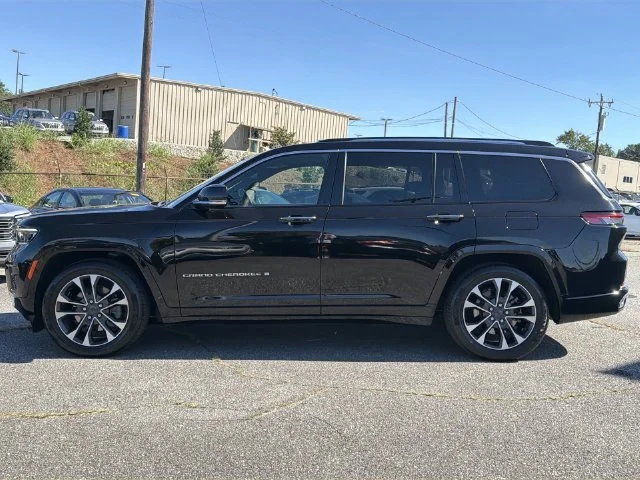 Used 2023 Black Jeep Overland image 10
