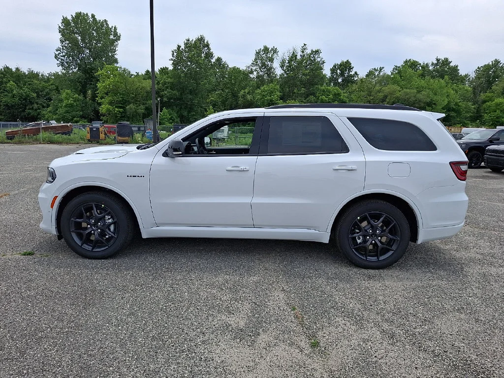 New 2026 White Knuckle Clear-Coat Exterior Paint Dodge GT Plus HEMI V8 image 5