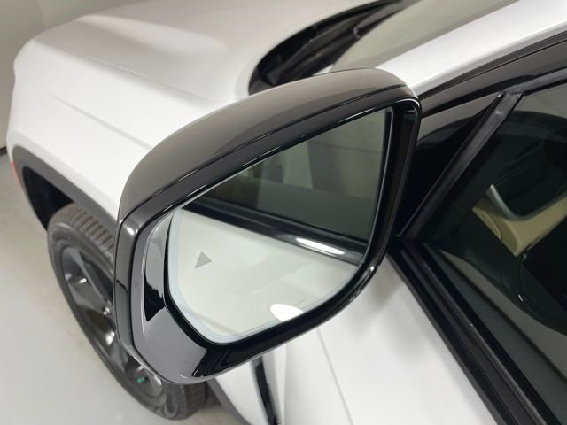 New 2025 Bright White Clear-Coat Exterior Paint Jeep Limited image 6