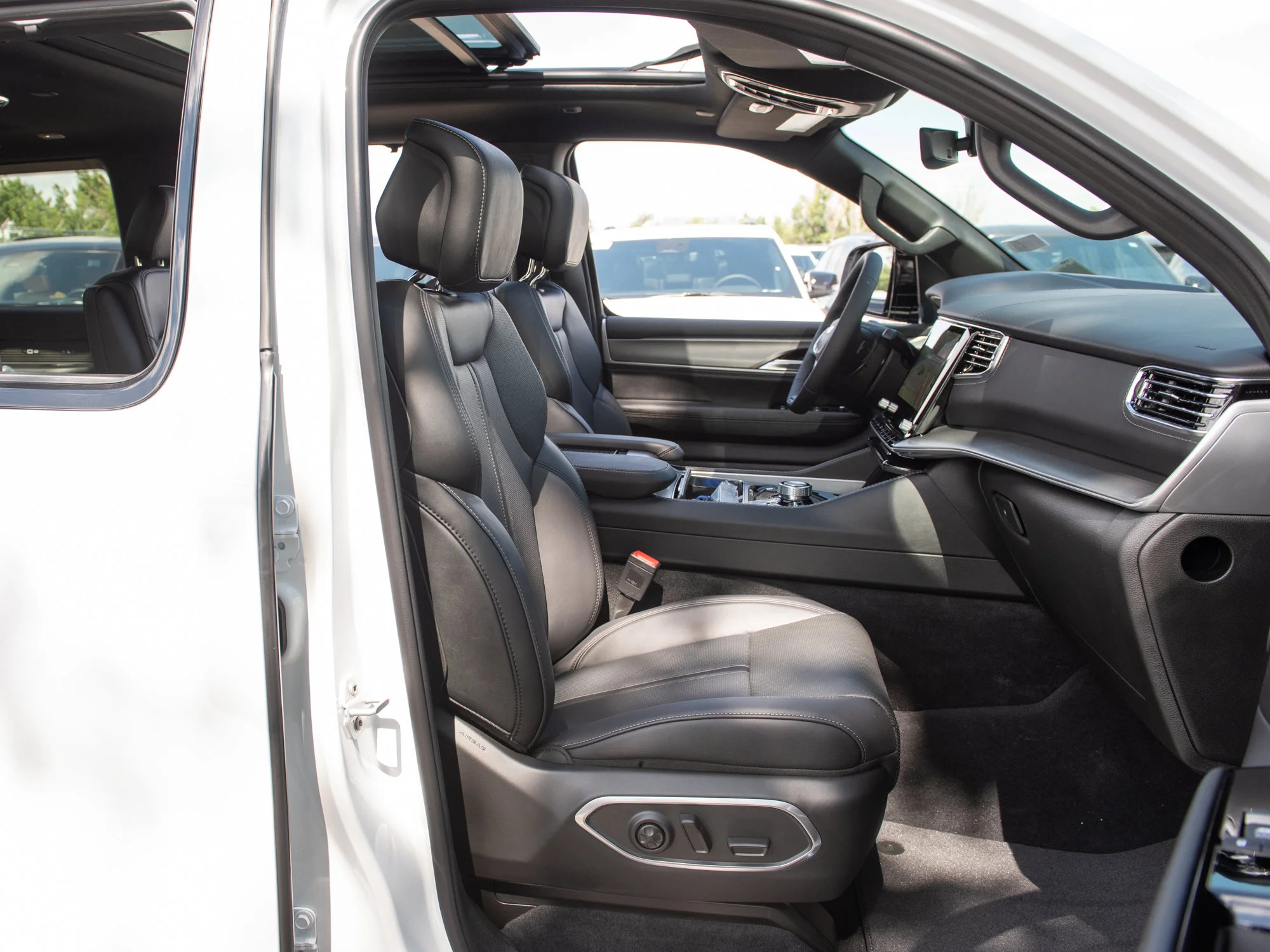 New 2026 White Jeep Limited Reserve* image 29