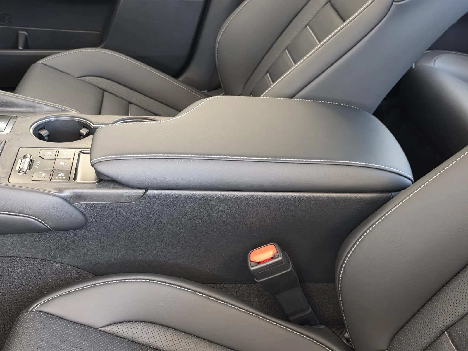 2026 Lexus IS 350 F SPORT - Photo 8