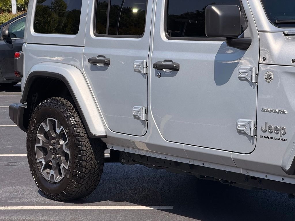 Used 2024 Silver Jeep Sahara image 10