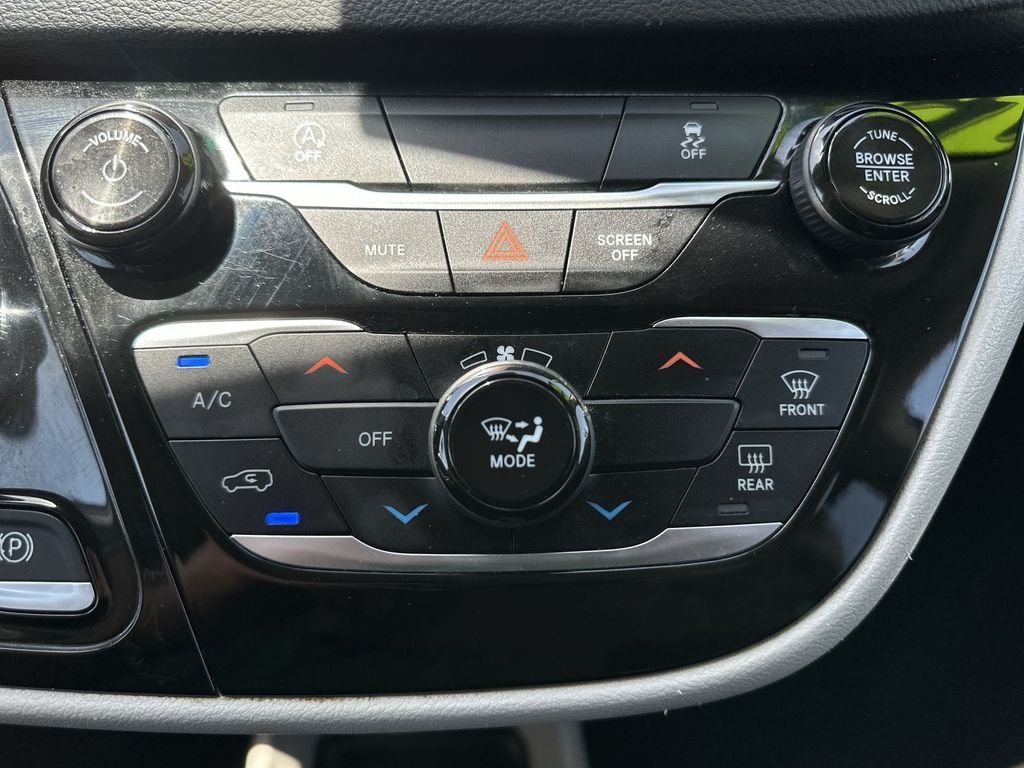 Used 2023 White Chrysler LX image 29