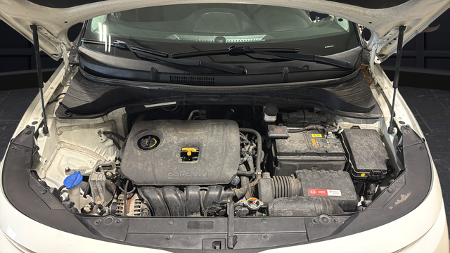 Used 2020 Snow White Pearl Kia LX image 26