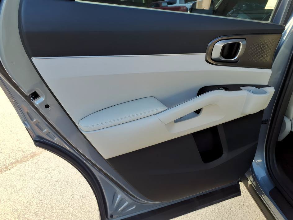 Used 2025 Everlasting Silver Kia S image 13