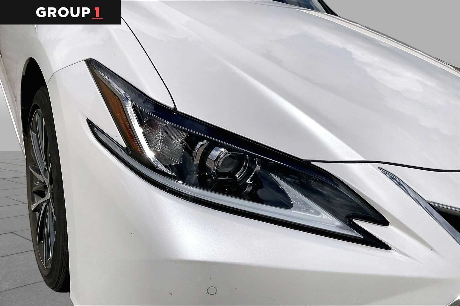 Used 2024 Eminent White Pearl Lexus  image 25
