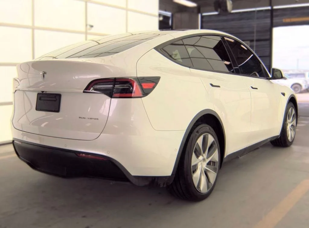 Used 2021 White Tesla Long Range image 12