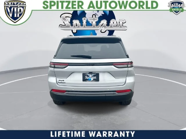 New 2026 Silver Zynith Exterior Paint Jeep Altitude image 8