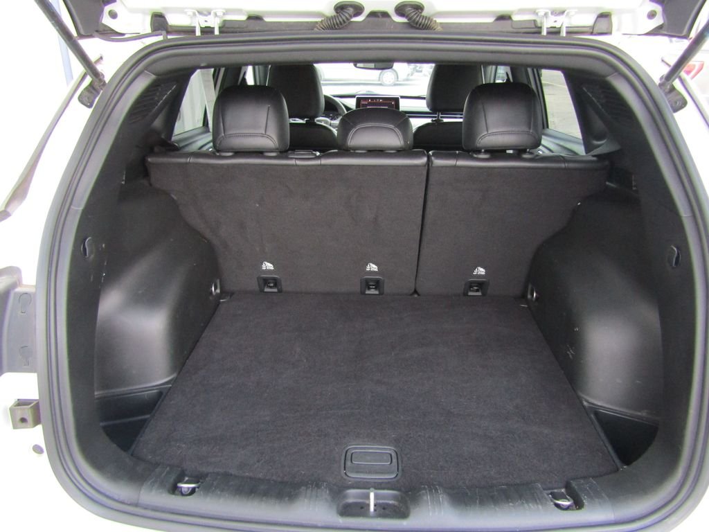 Used 2024 White Jeep Latitude image 29