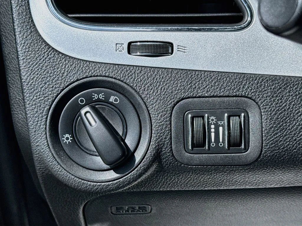 Used 2011 Black Dodge Mainstreet image 10