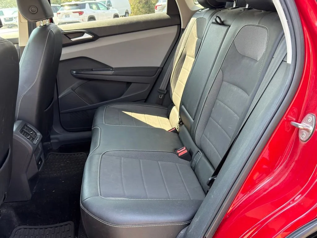 Used 2022 Red Volkswagen 1.5T SE image 15
