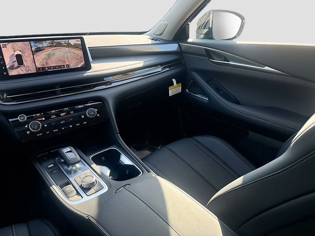 New 2027 MINERAL BLACK INFINITI Luxe FWD image 25