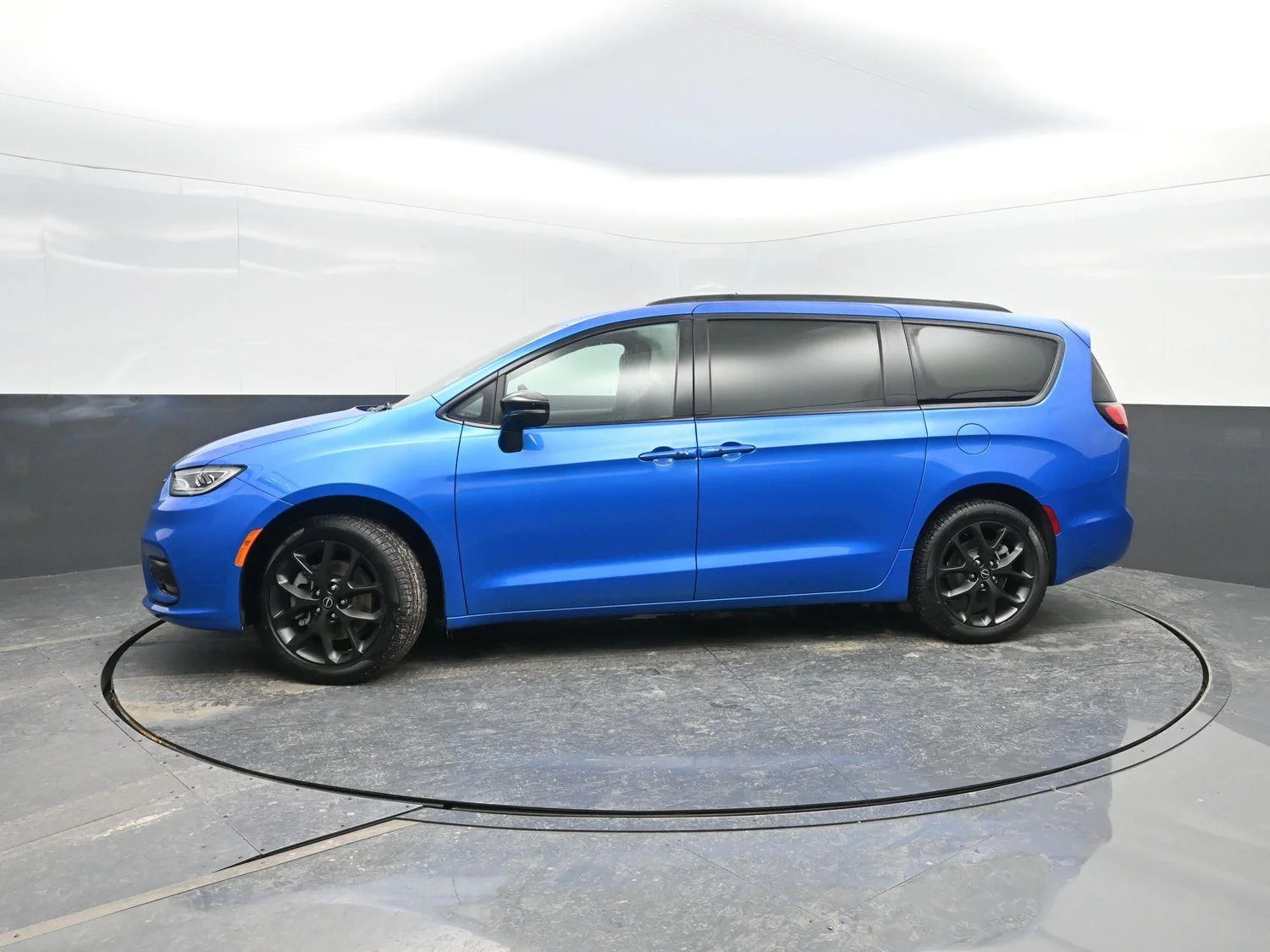New 2026 Hydro Blue Pearl-Coat Exterior Paint Chrysler Select image 1