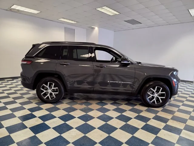 Used 2025 Gray Jeep Limited image 9