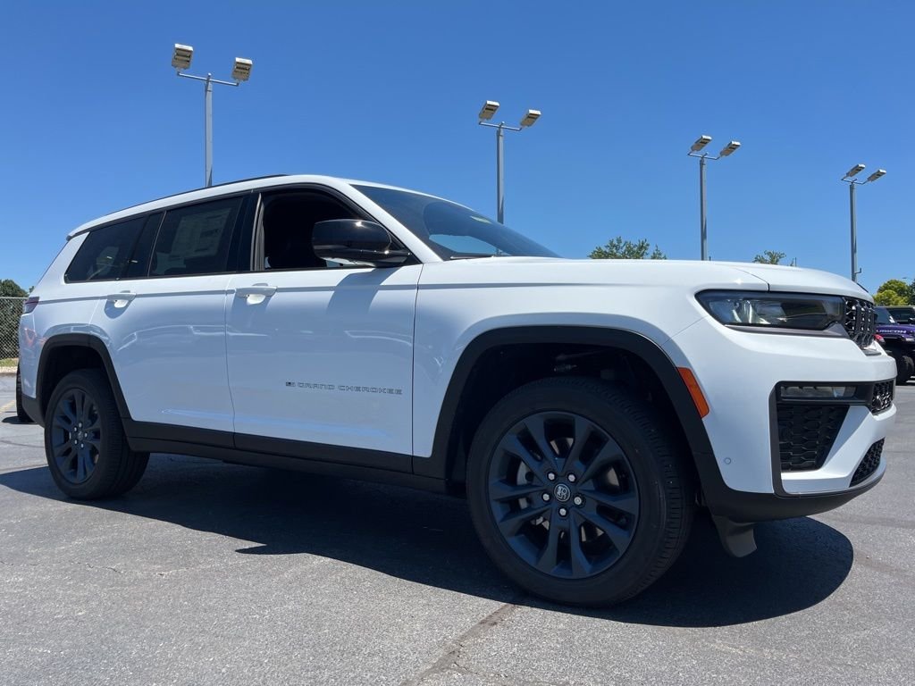 New 2026 Bright White Clear-Coat Exterior Paint Jeep Limited image 47