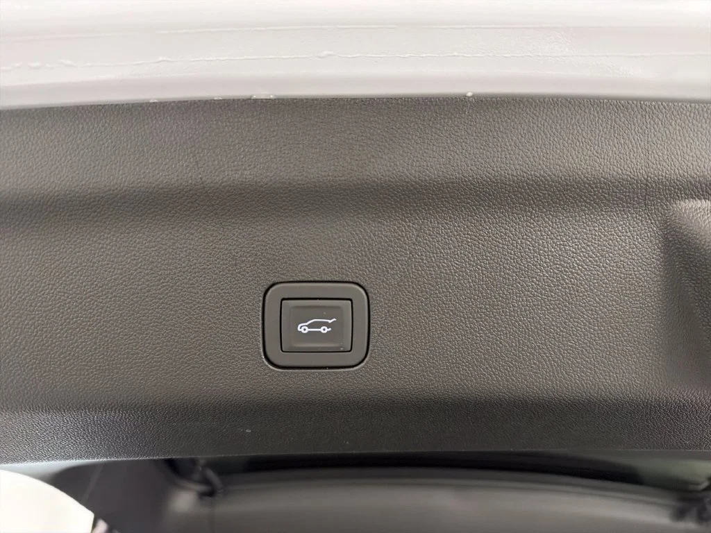 2027 GMC Yukon Denali - Photo 9