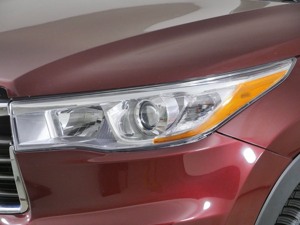 Used 2015 Red Toyota Limited image 4
